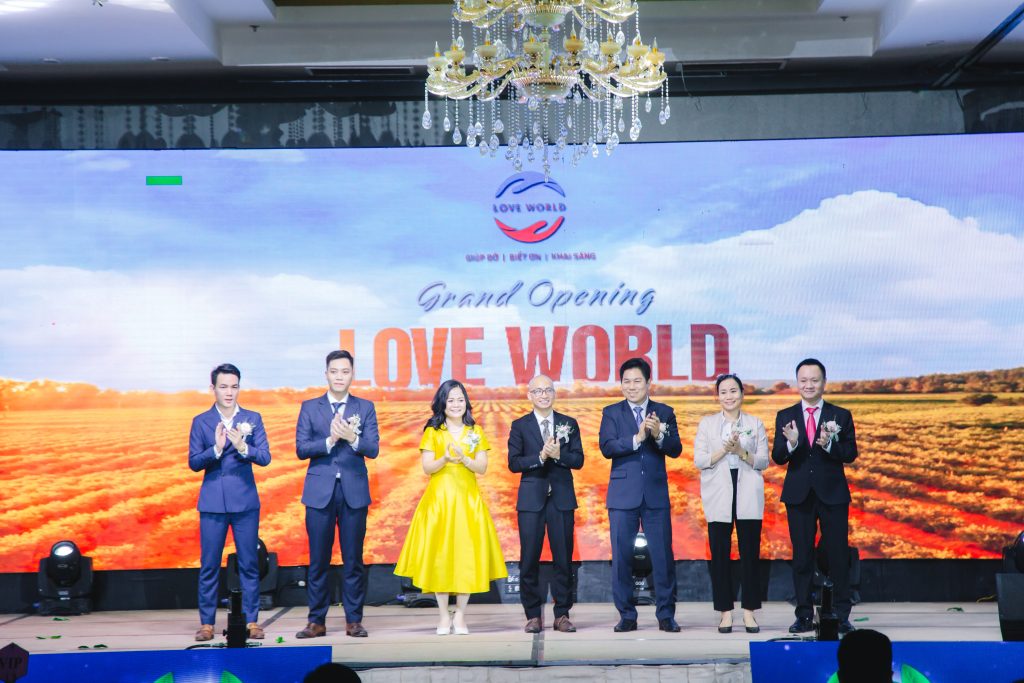 Ban lãnh đạo Love World ra mắt tại sự kiện