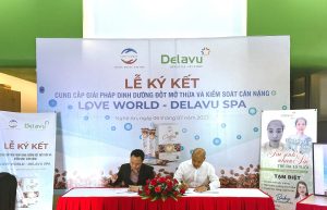 Phó chủ tịch Hội đồng Quản trị Lê Đức Thọ đại diện Love World ký kết hợp tác với Chủ tịch Delavu Nguyễn Hồng Hải.